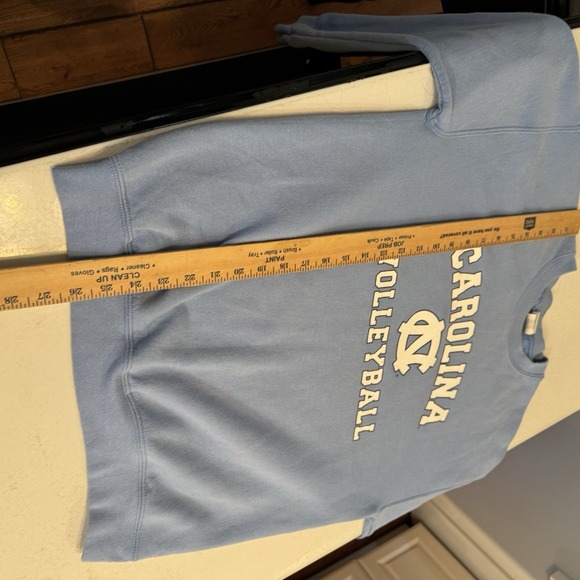 North Carolina Tar Heels Sweatshirt Crewneck Mens Sz M NCAA Volleyball Gildan - Picture 7 of 8